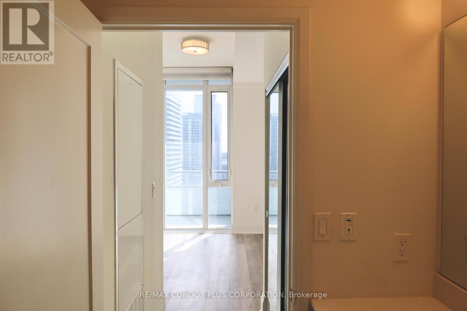 1803 - 27 Bathurst Street, Toronto, Ontario  M5V 0R1 - Photo 12 - C12508948