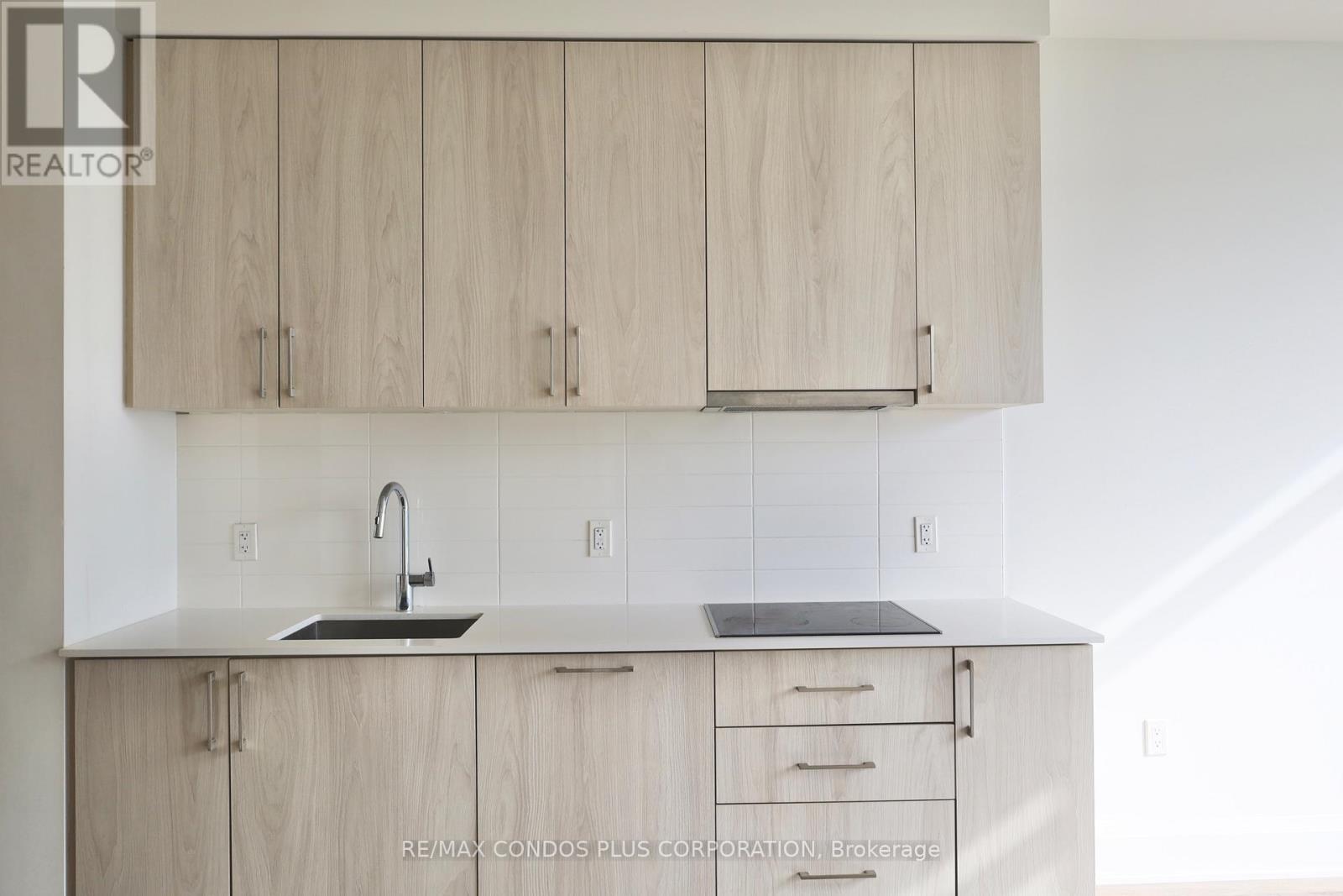 1803 - 27 Bathurst Street, Toronto, Ontario  M5V 0R1 - Photo 2 - C12508948