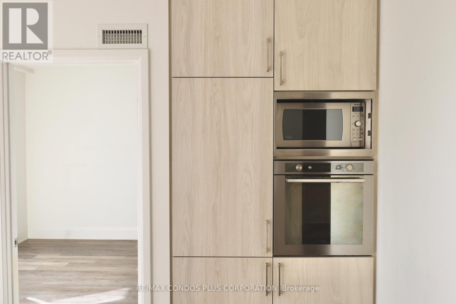 1803 - 27 Bathurst Street, Toronto, Ontario  M5V 0R1 - Photo 4 - C12508948