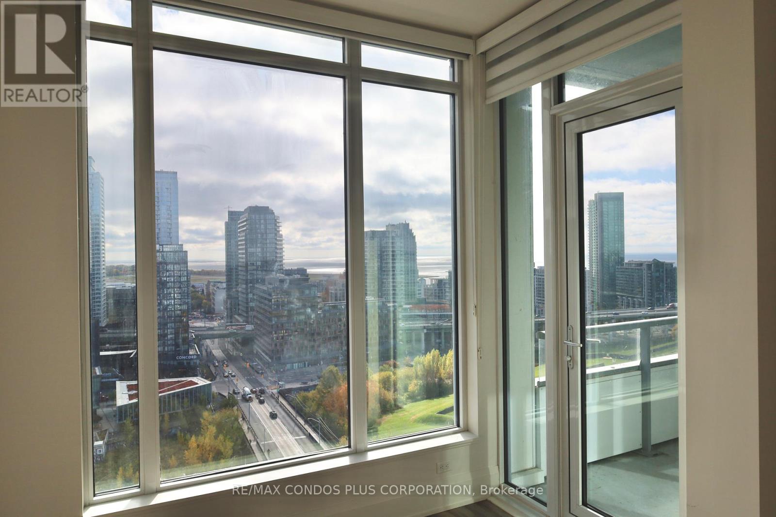 1803 - 27 Bathurst Street, Toronto, Ontario  M5V 0R1 - Photo 5 - C12508948