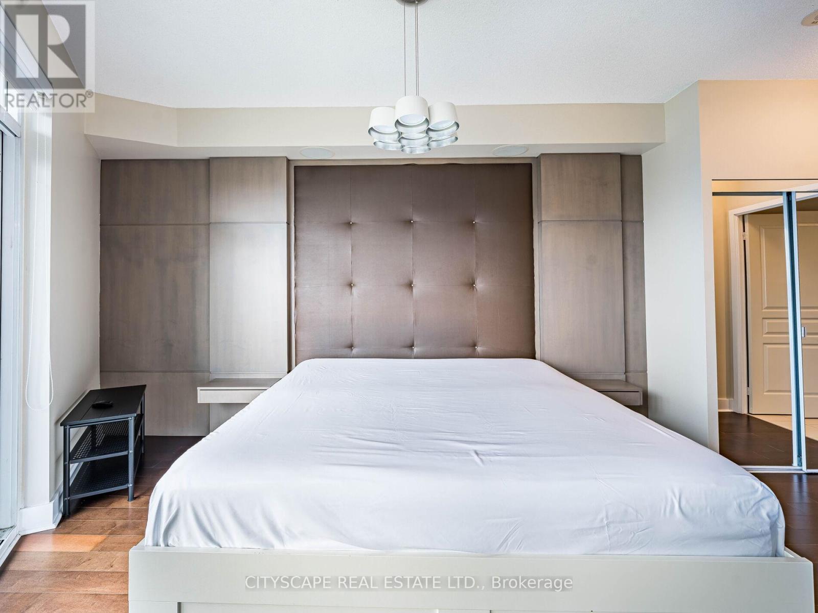 1915 - 352 Front Street W, Toronto, Ontario  M5V 1B5 - Photo 17 - C12509068