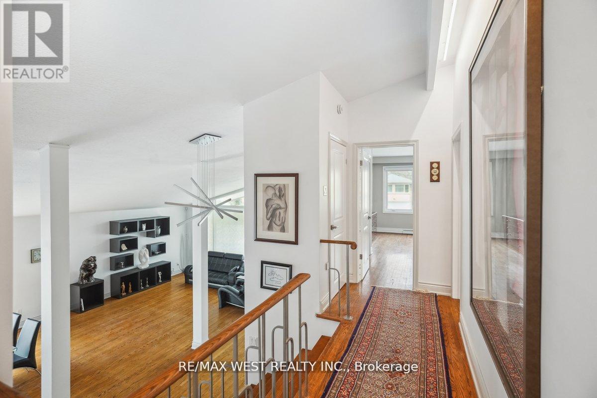 40 Arlstan Drive, Toronto, Ontario M3H 4V9 - Photo 5 - C12509074