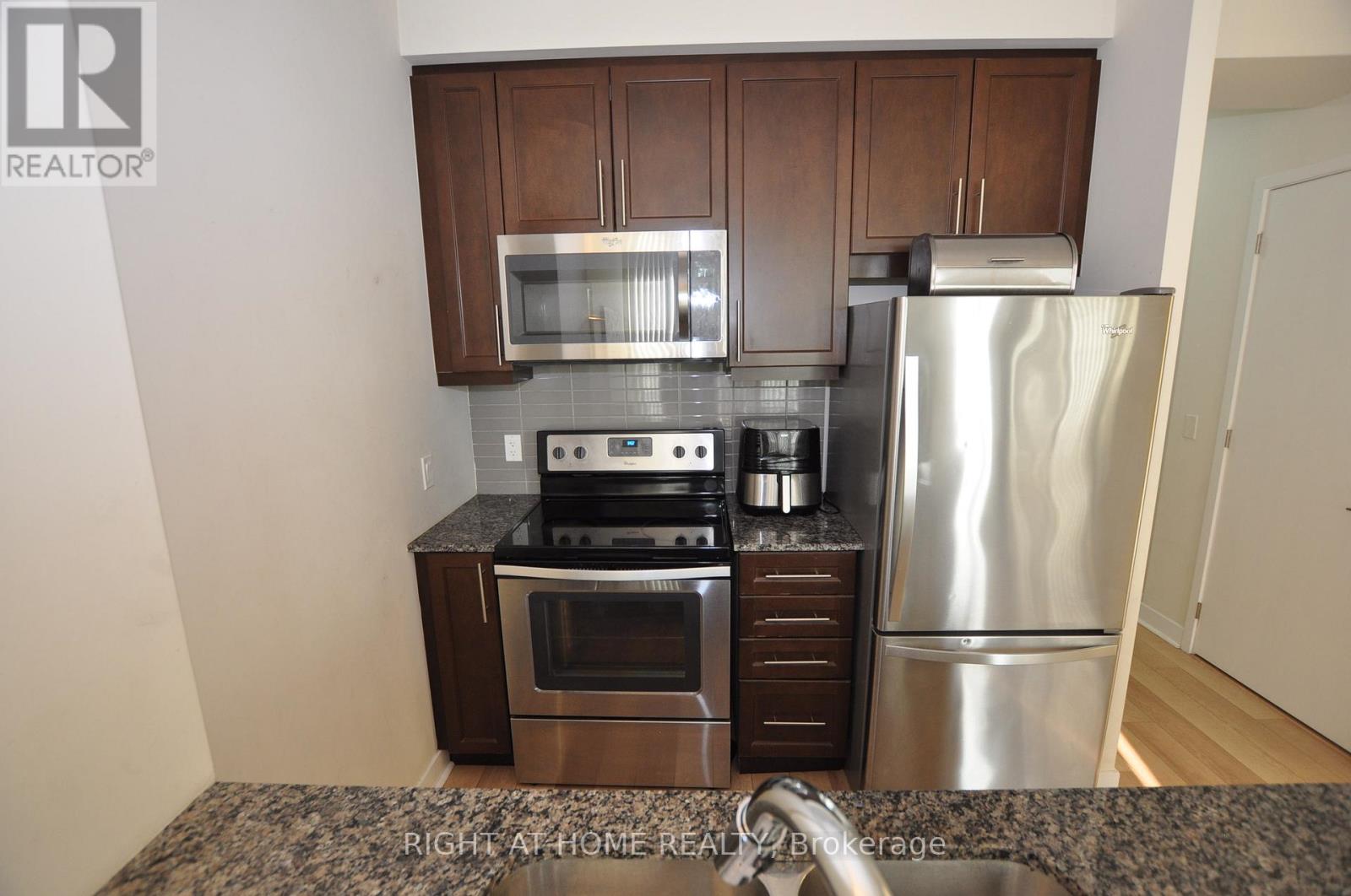 1705 - 3975 Grand Park Drive, Mississauga, Ontario  L5B 0K4 - Photo 6 - W12507228