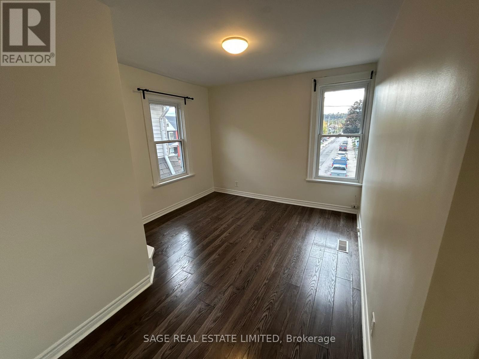 2 - 9 Wright Avenue, Hamilton, Ontario  L8L 2T5 - Photo 9 - X12508814