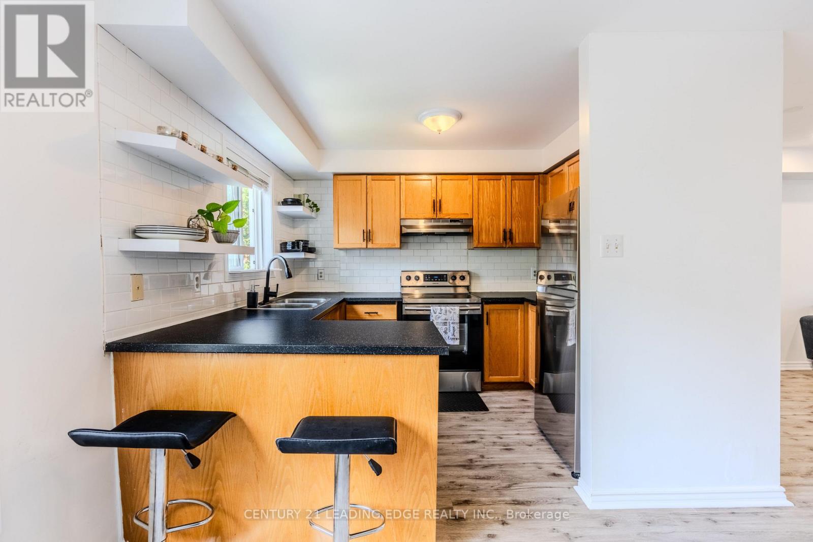 98 Aspen Park Way, Whitby, Ontario  L1N 9M6 - Photo 8 - E12509062