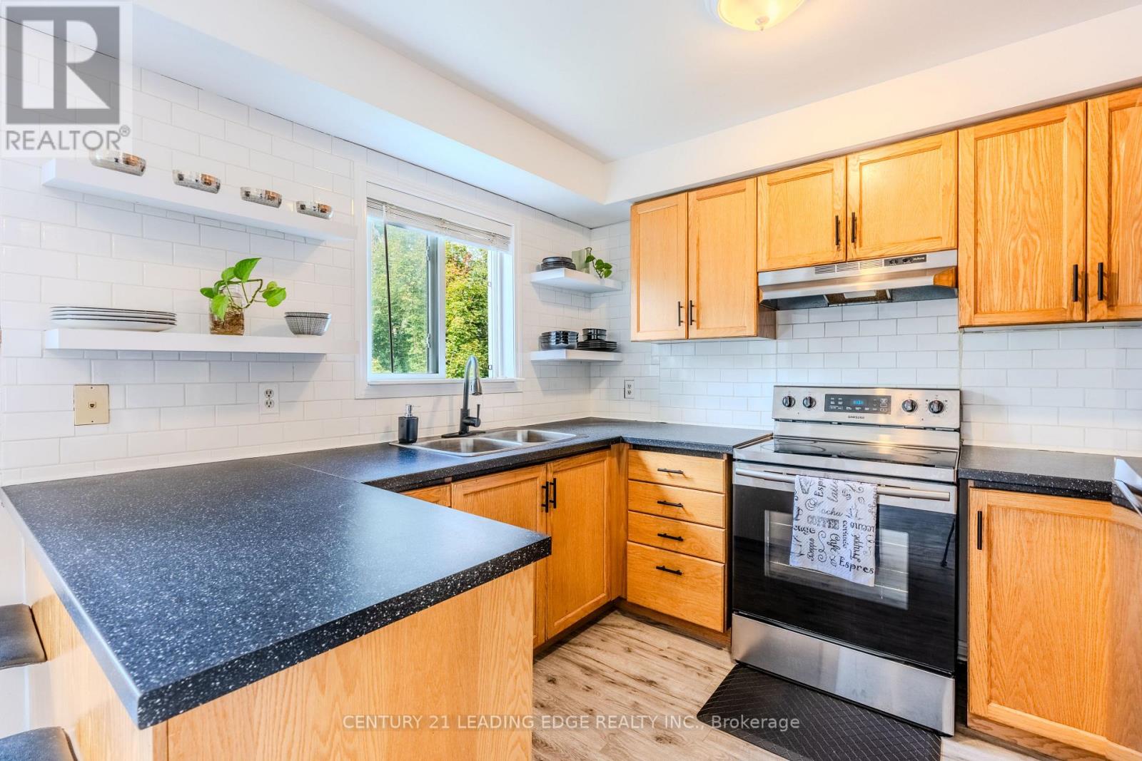 98 Aspen Park Way, Whitby, Ontario  L1N 9M6 - Photo 9 - E12509062