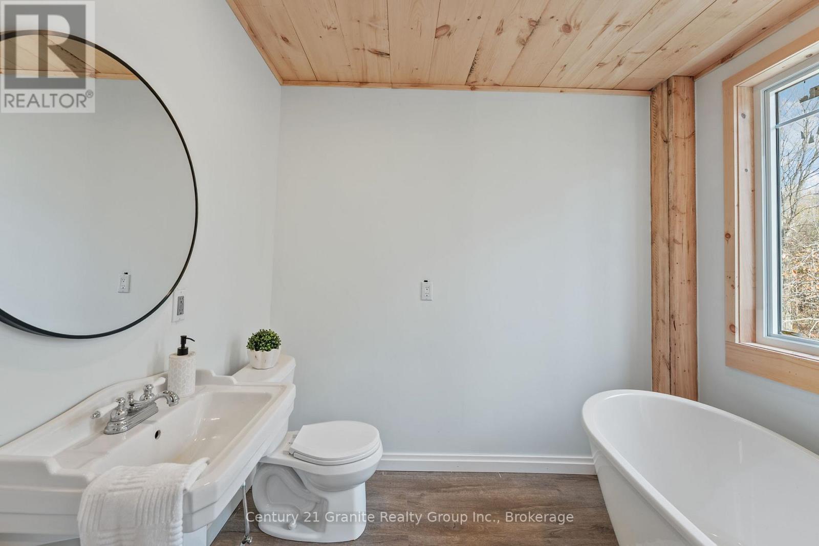 1126 Rice Road, Minden Hills, Ontario K0M 2K0 - Photo 33 - X12508336