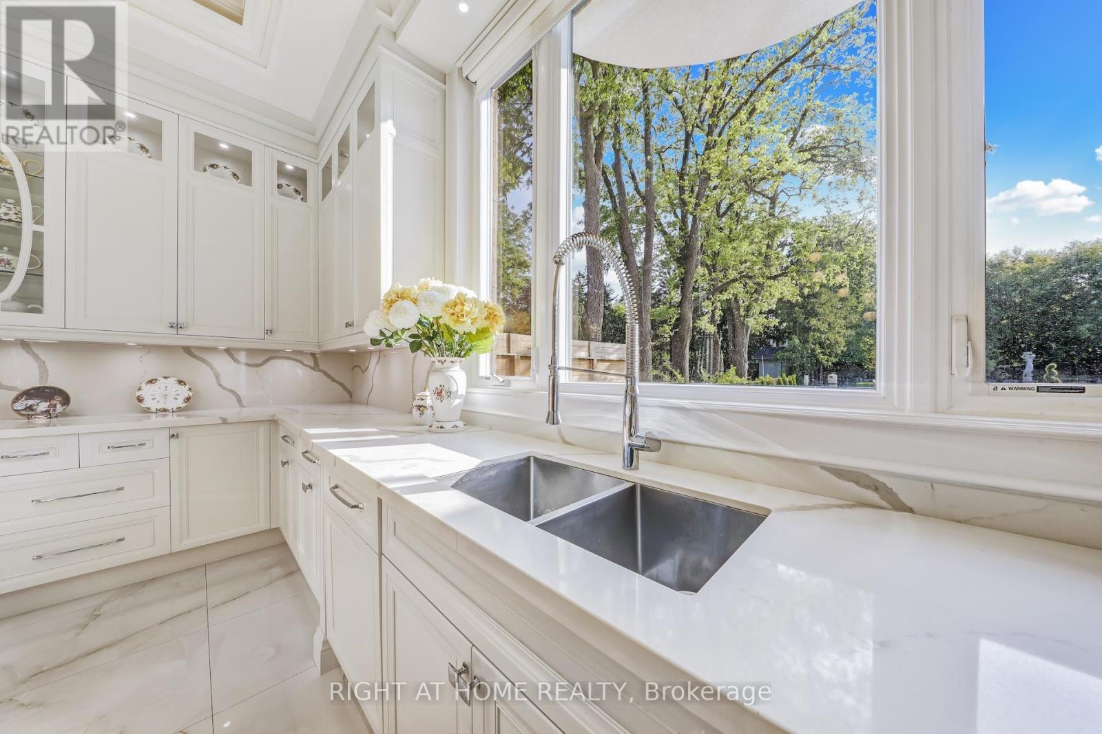 10 Yongeview Avenue, Richmond Hill, Ontario  L4C 7A4 - Photo 26 - N12508934