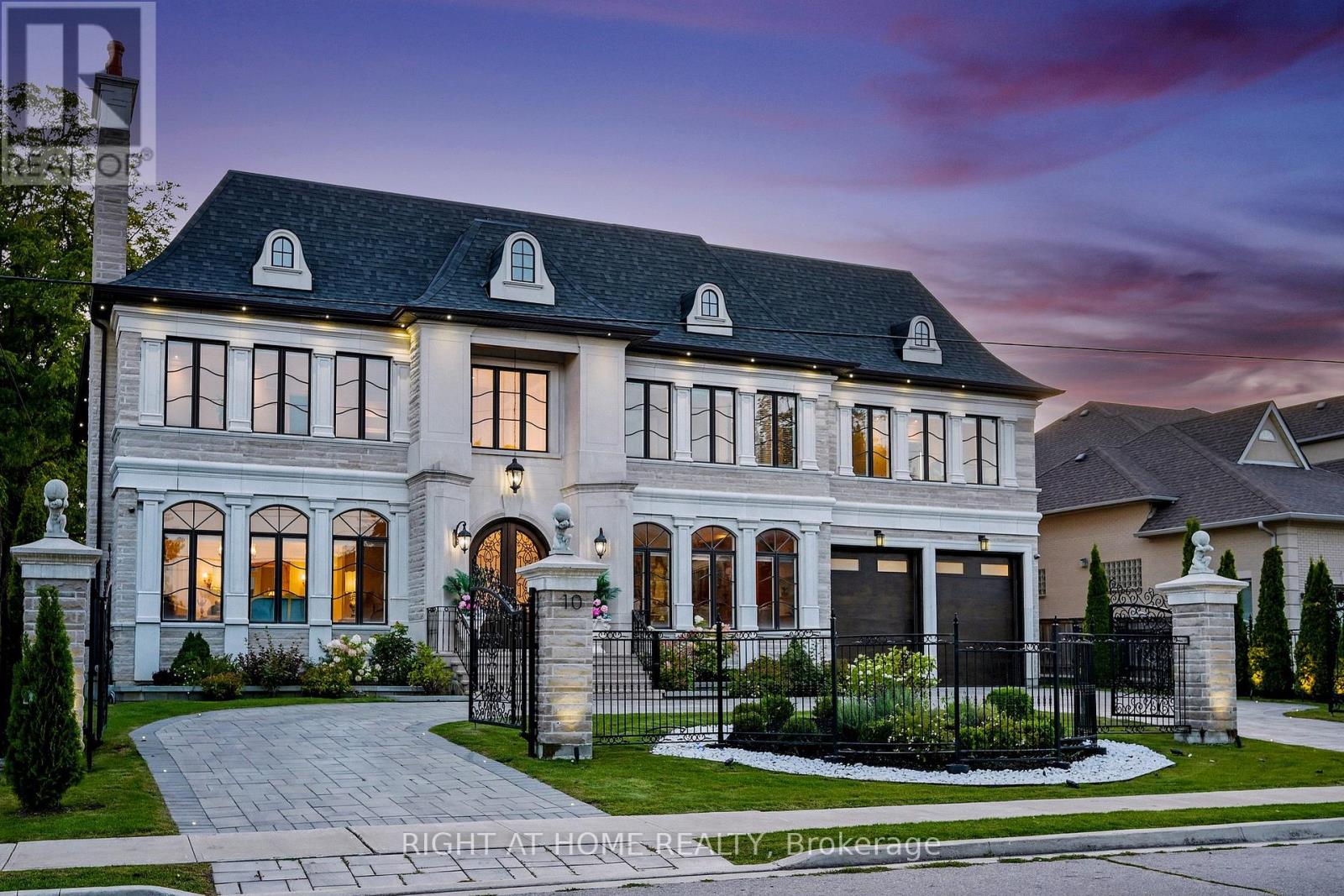 10 Yongeview Avenue, Richmond Hill, Ontario  L4C 7A4 - Photo 3 - N12508934