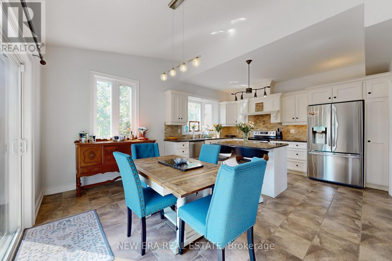 1031 Lake Drive N, Georgina, Ontario  L4P 3E9 - Photo 10 - N12509058