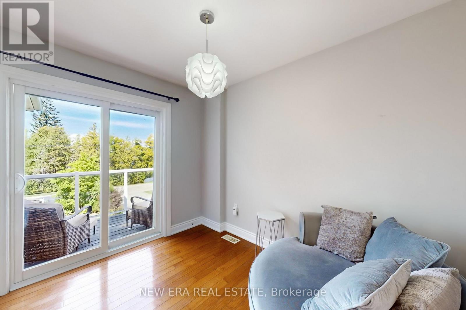 1031 Lake Drive N, Georgina, Ontario  L4P 3E9 - Photo 21 - N12509058