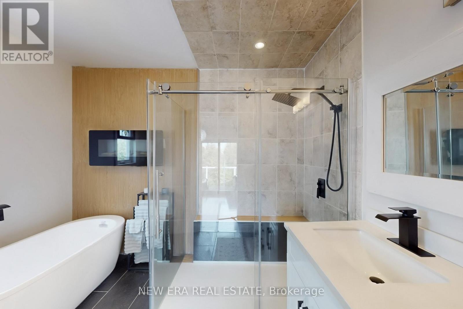 1031 Lake Drive N, Georgina, Ontario  L4P 3E9 - Photo 22 - N12509058