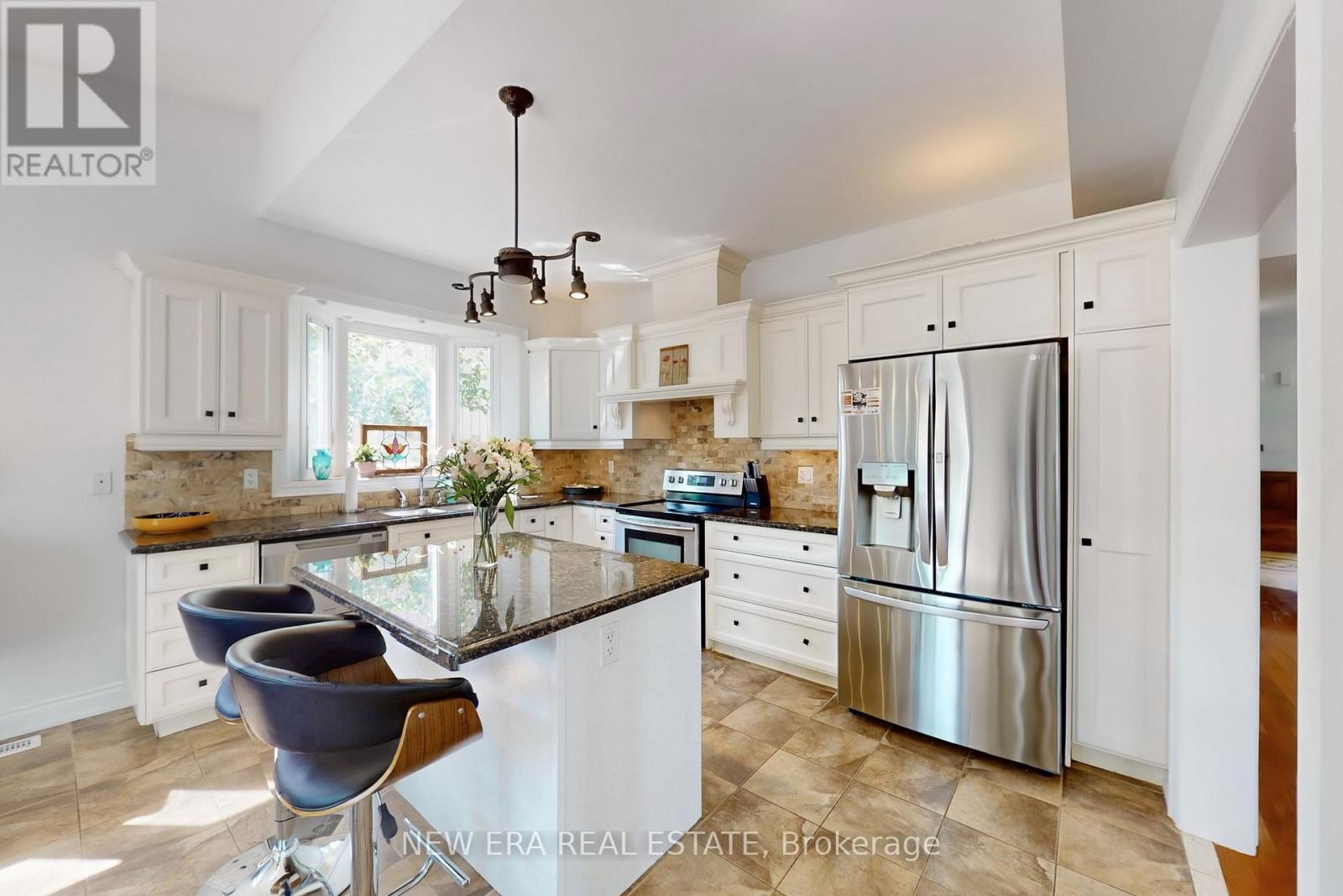 1031 Lake Drive N, Georgina, Ontario  L4P 3E9 - Photo 6 - N12509058