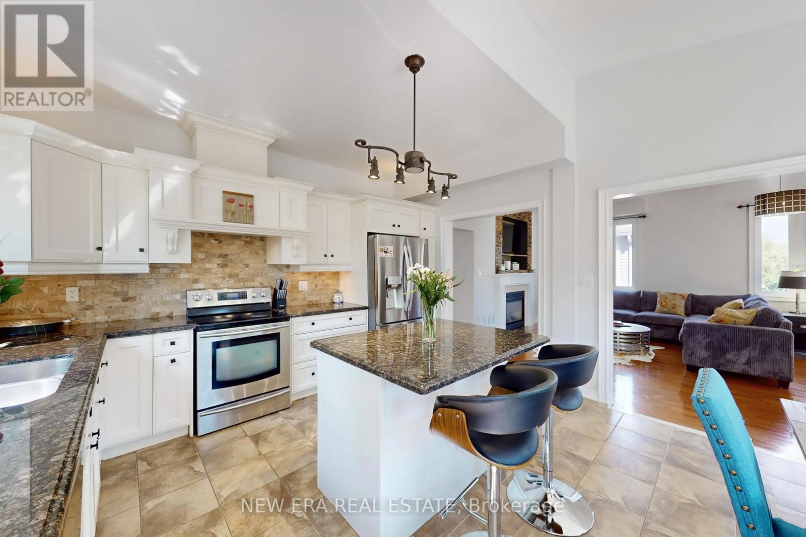 1031 Lake Drive N, Georgina, Ontario  L4P 3E9 - Photo 7 - N12509058