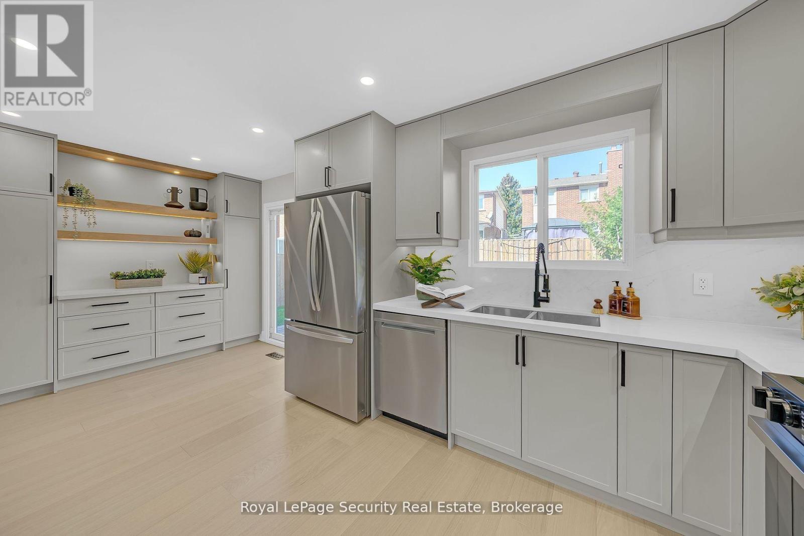 74 Andrea Lane, Vaughan, Ontario  L4L 1E7 - Photo 9 - N12508502