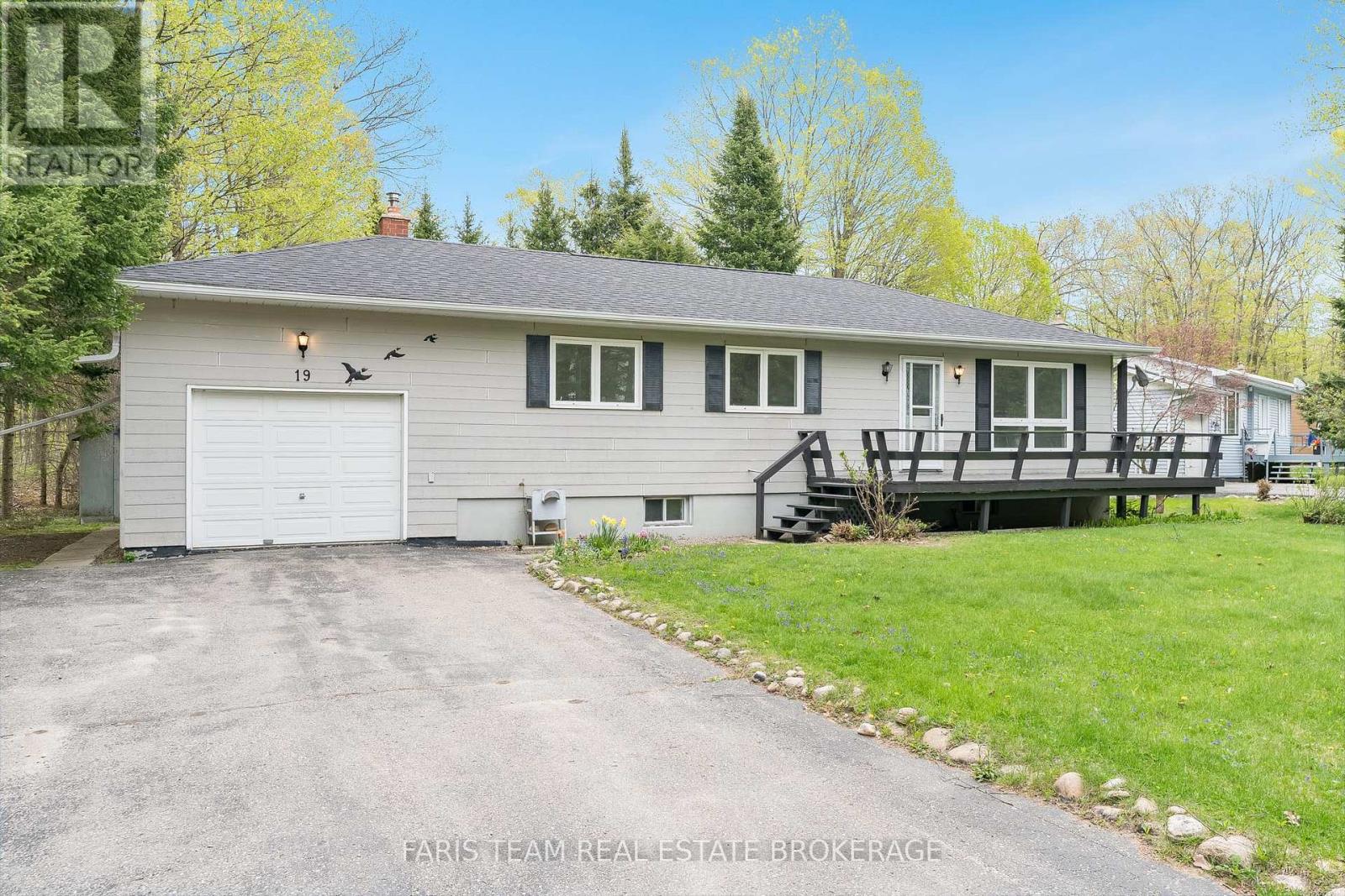 19 WAKUNDA CRESCENT, Tiny, Ontario