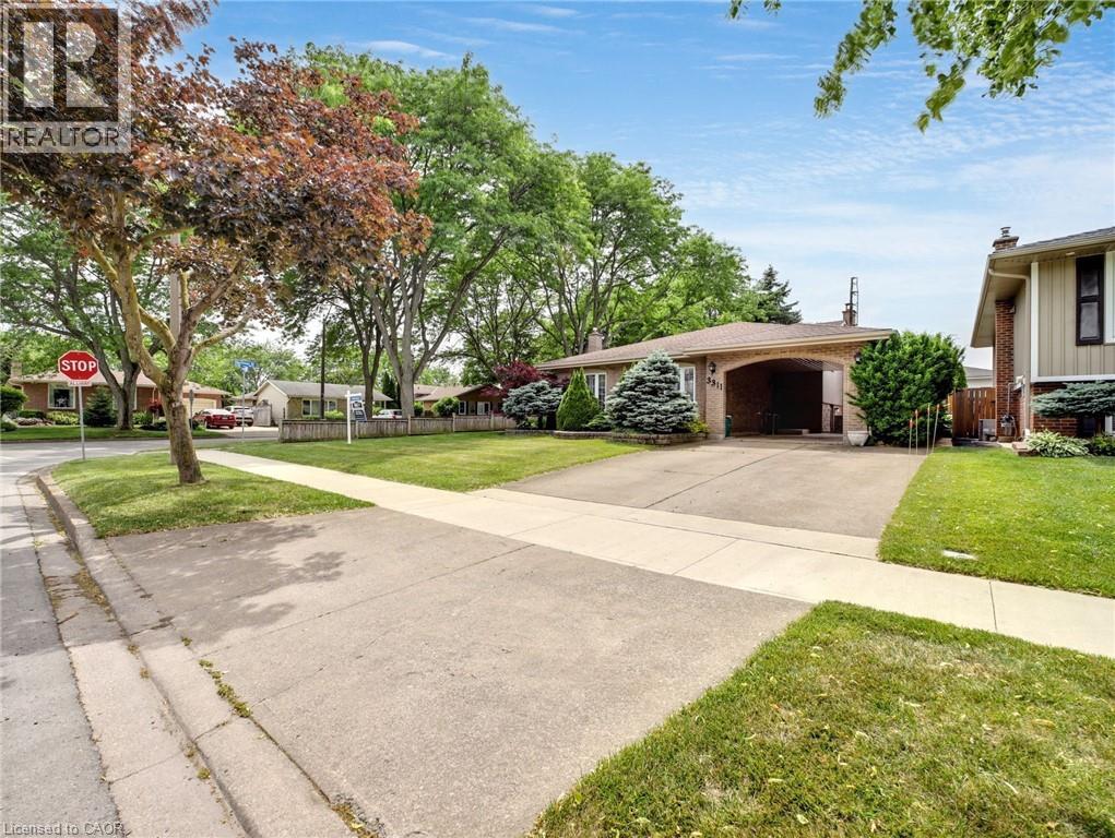 3311 Fairway Road, Niagara Falls, Ontario L2J 3R5 - Photo 1 - 40785636