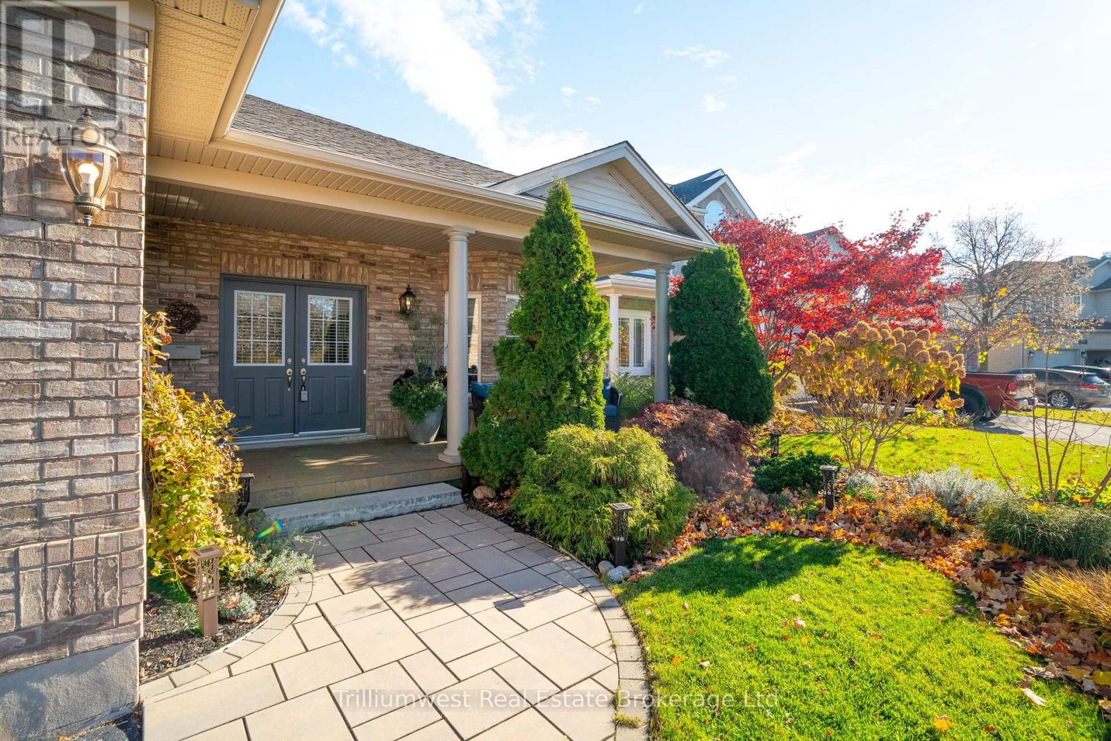 302 Farley Drive, Guelph, Ontario N1L 1N6 - Photo 3 - X12509128