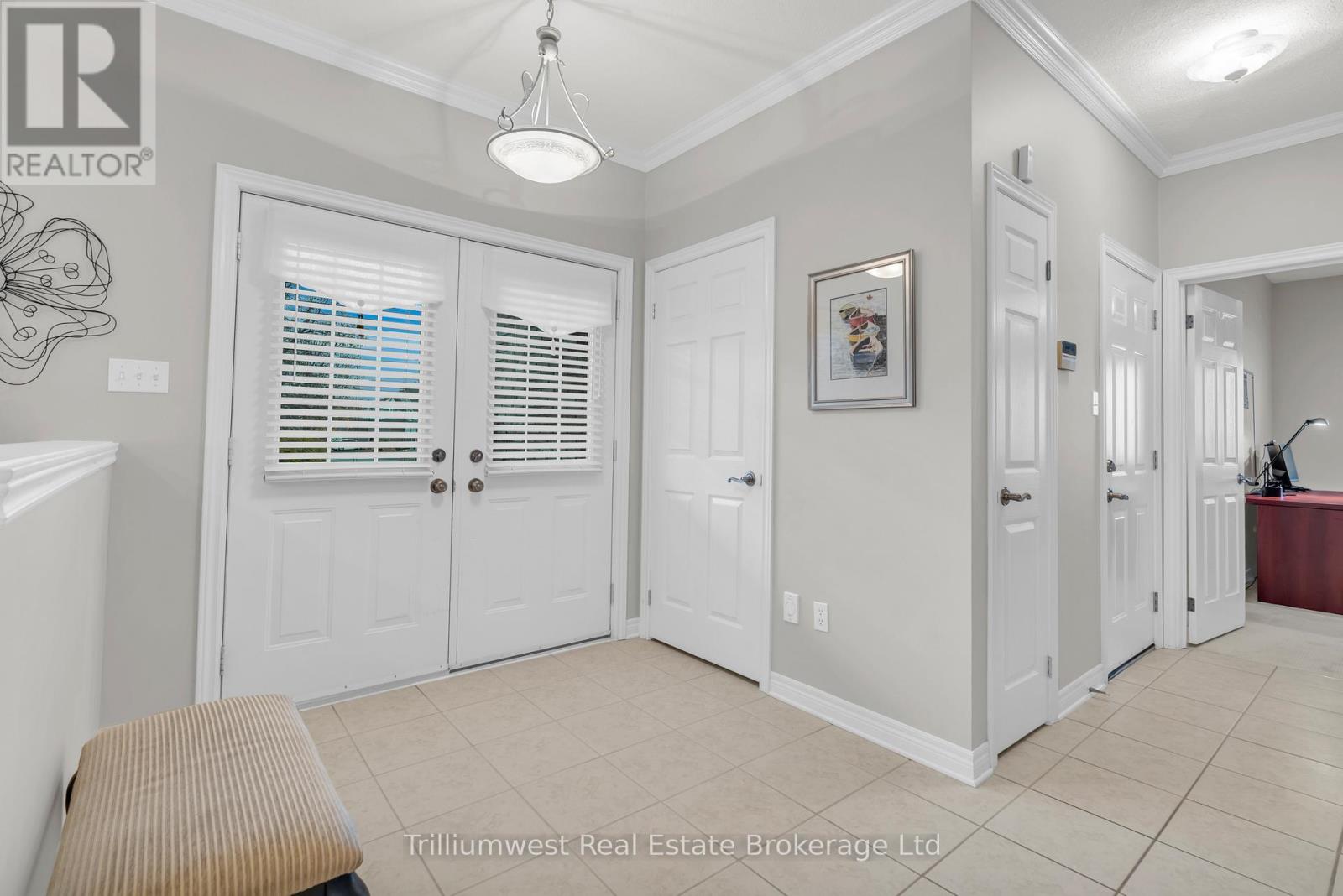 302 Farley Drive, Guelph, Ontario N1L 1N6 - Photo 5 - X12509128