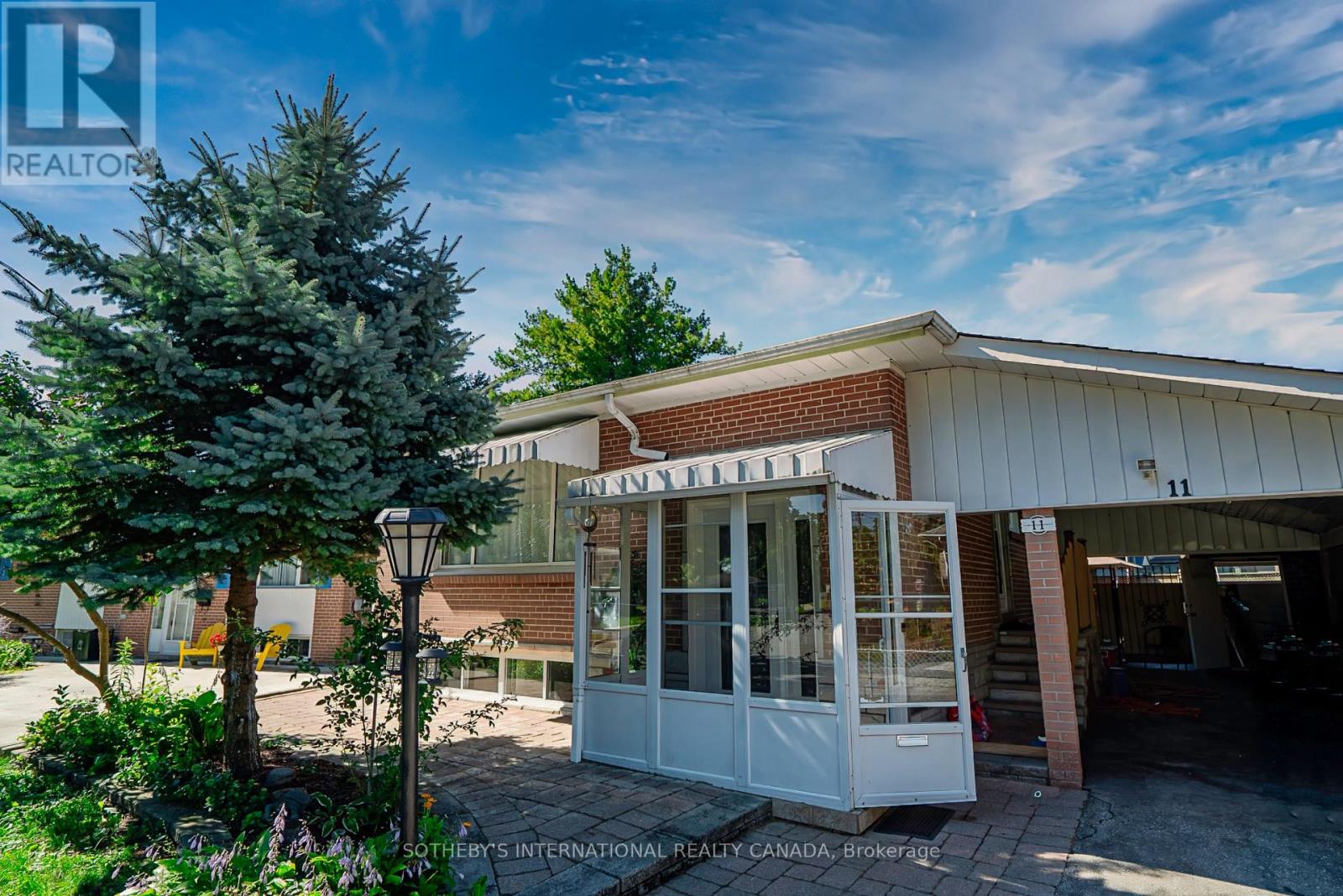 11 BUCKHORN PLACE, Toronto, Ontario