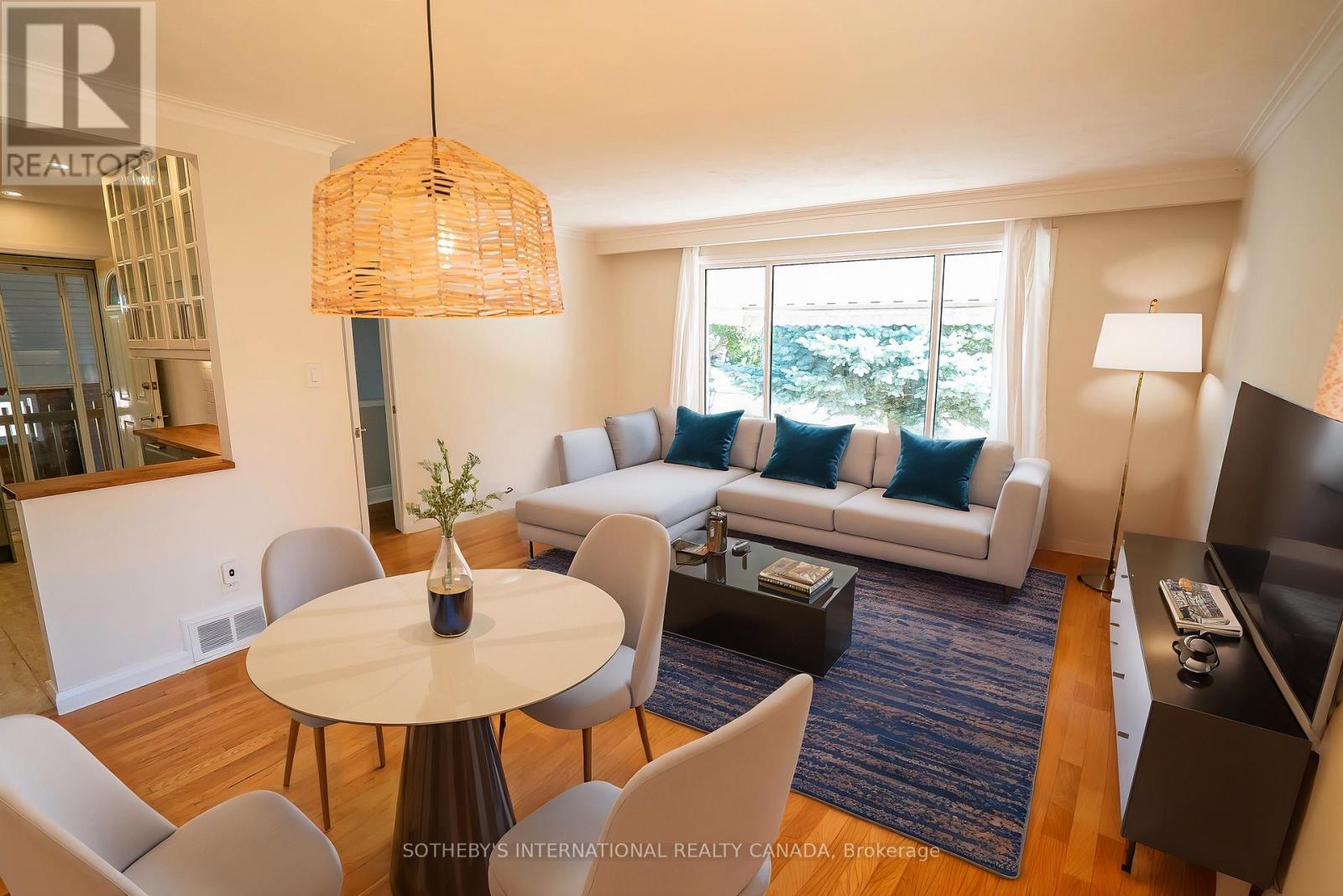 11 Buckhorn Place, Toronto, Ontario  M9V 2P3 - Photo 4 - W12508938