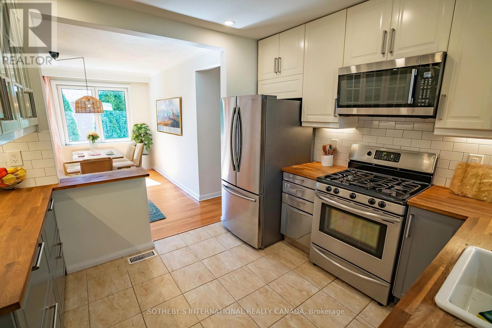 11 Buckhorn Place, Toronto, Ontario  M9V 2P3 - Photo 6 - W12508938