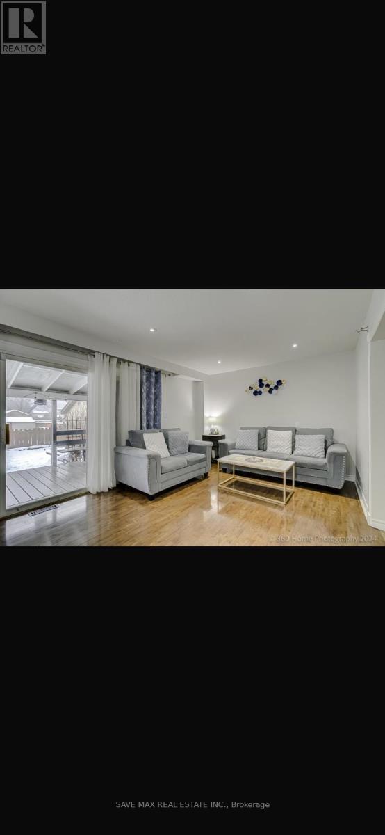 44 Carberry Crescent, Brampton, Ontario  L6V 2E9 - Photo 4 - W12509016