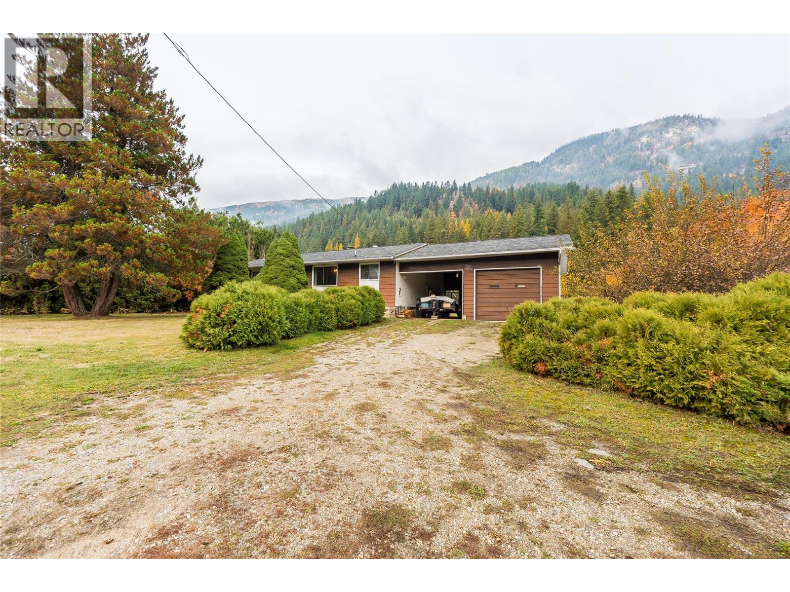 1535 Highway 3a Highway, Thrums, British Columbia  V1N 4M7 - Photo 11 - 10366890