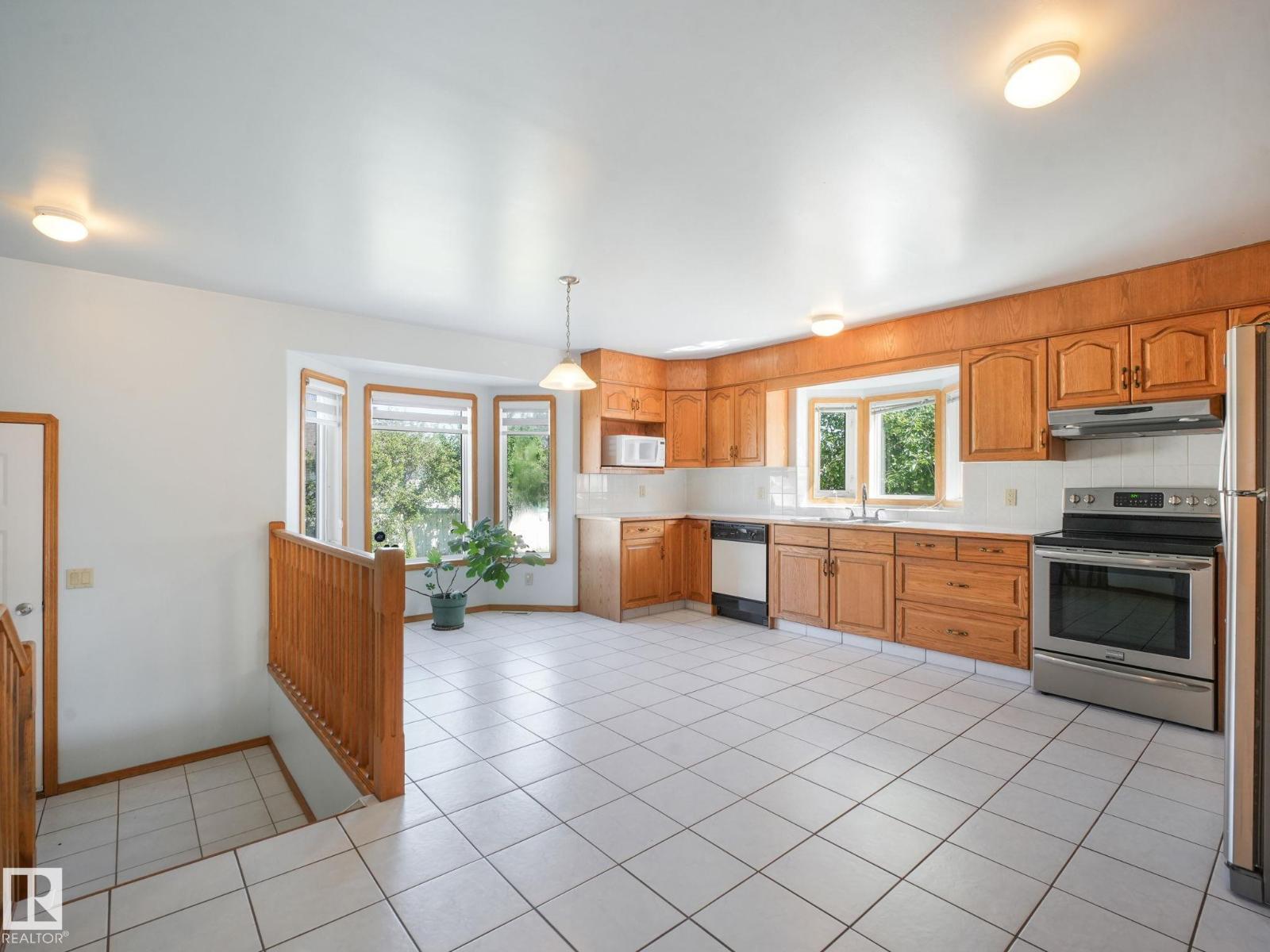 1016 James Cr Nw, Edmonton, Alberta  T6L 6P6 - Photo 10 - E4464688