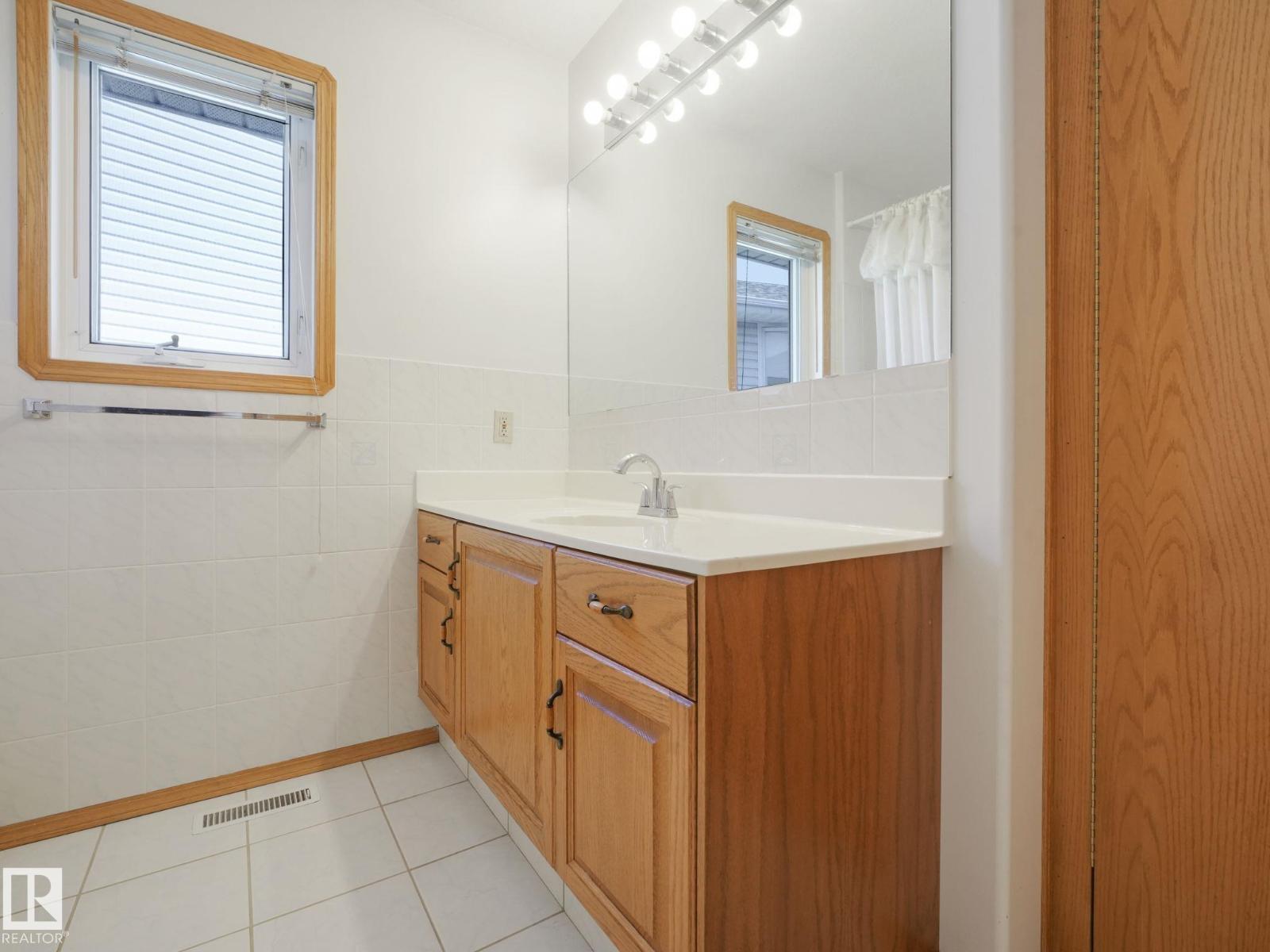 1016 James Cr Nw, Edmonton, Alberta  T6L 6P6 - Photo 25 - E4464688