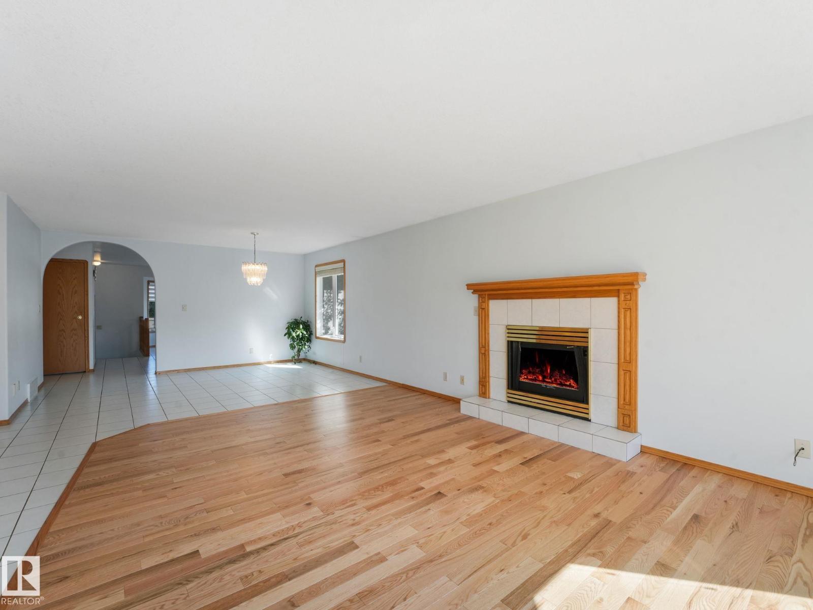 1016 James Cr Nw, Edmonton, Alberta  T6L 6P6 - Photo 6 - E4464688