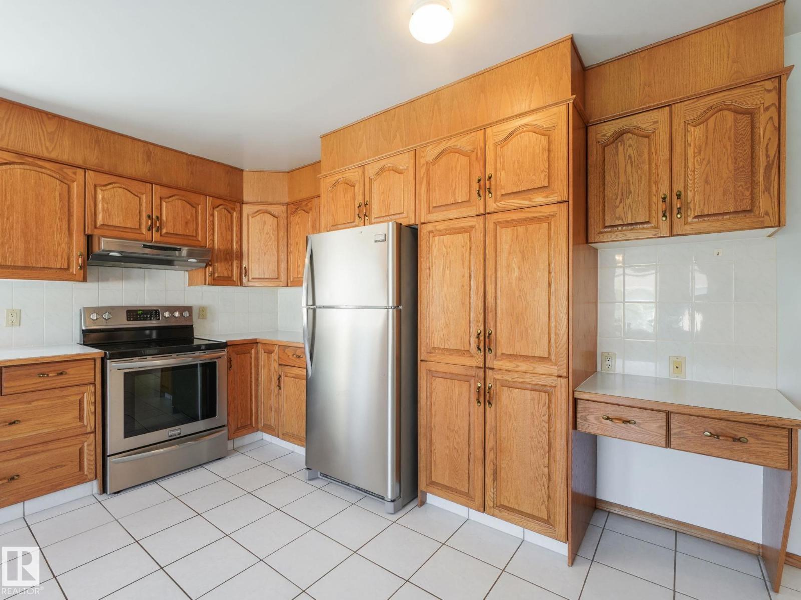 1016 James Cr Nw, Edmonton, Alberta  T6L 6P6 - Photo 7 - E4464688