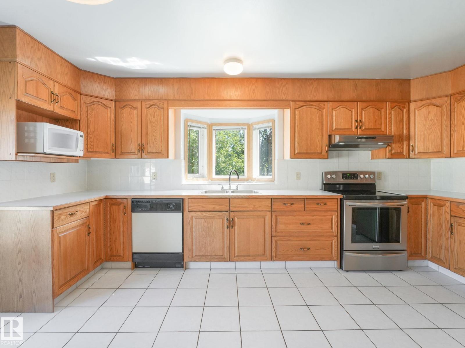 1016 James Cr Nw, Edmonton, Alberta  T6L 6P6 - Photo 8 - E4464688