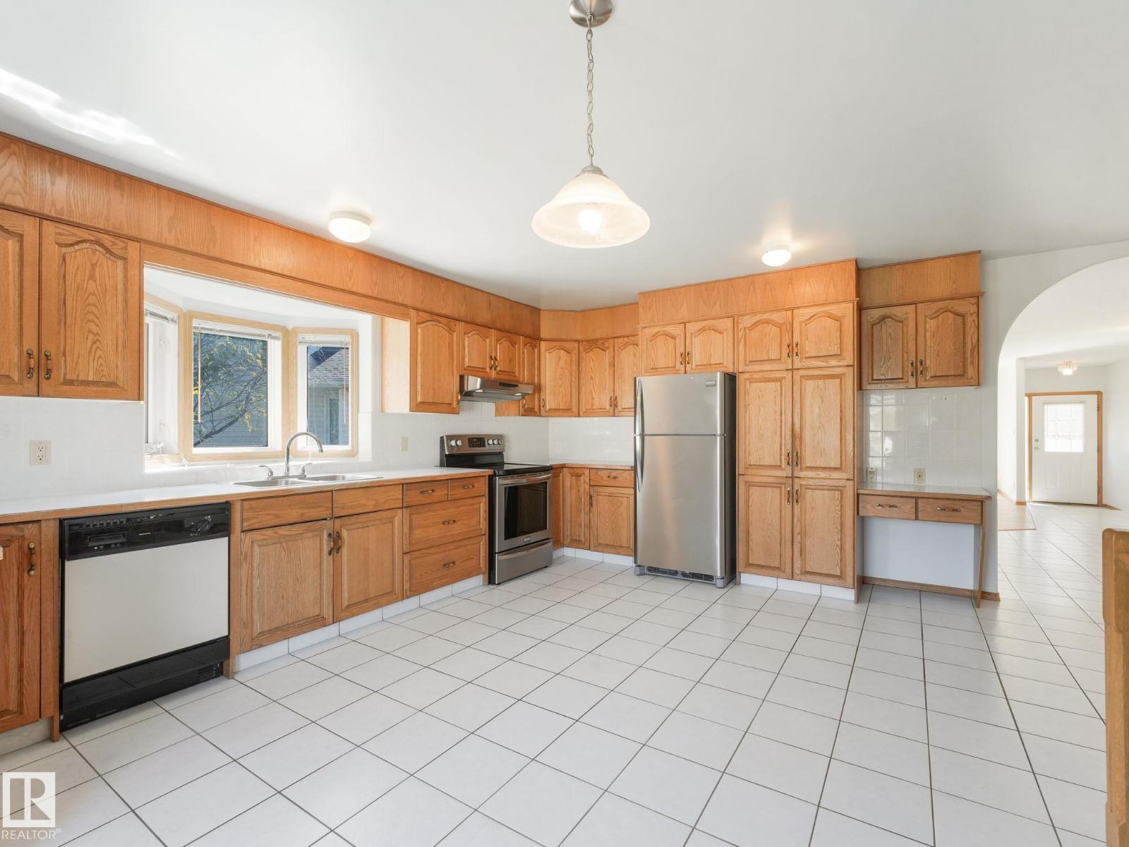 1016 James Cr Nw, Edmonton, Alberta  T6L 6P6 - Photo 9 - E4464688