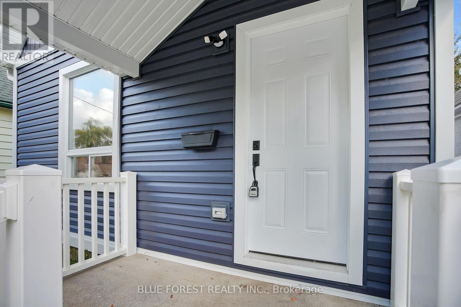 10 Josephine Street, London South, Ontario  N5Z 3N6 - Photo 3 - X12509332