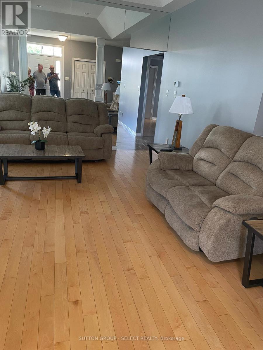 3220 Meadowgate Boulevard, London South, Ontario  N6M 0B7 - Photo 9 - X12509348