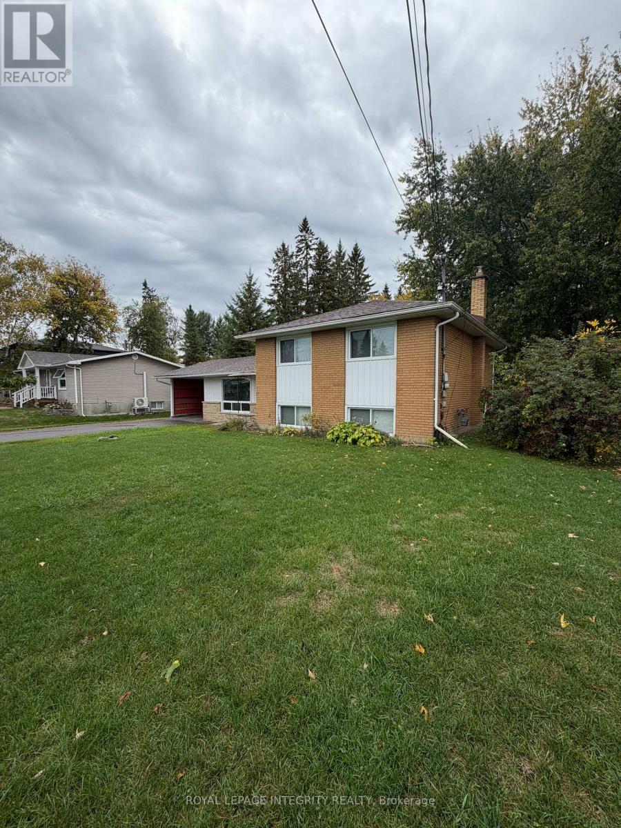 7 Lennox Street, Ottawa, Ontario  K0A 2Z0 - Photo 2 - X12509178