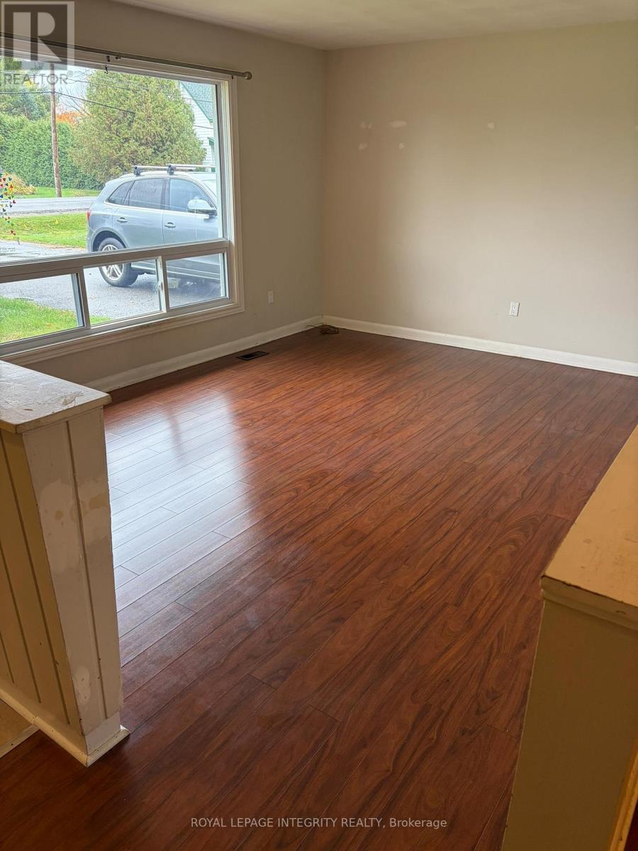 7 Lennox Street, Ottawa, Ontario  K0A 2Z0 - Photo 5 - X12509178