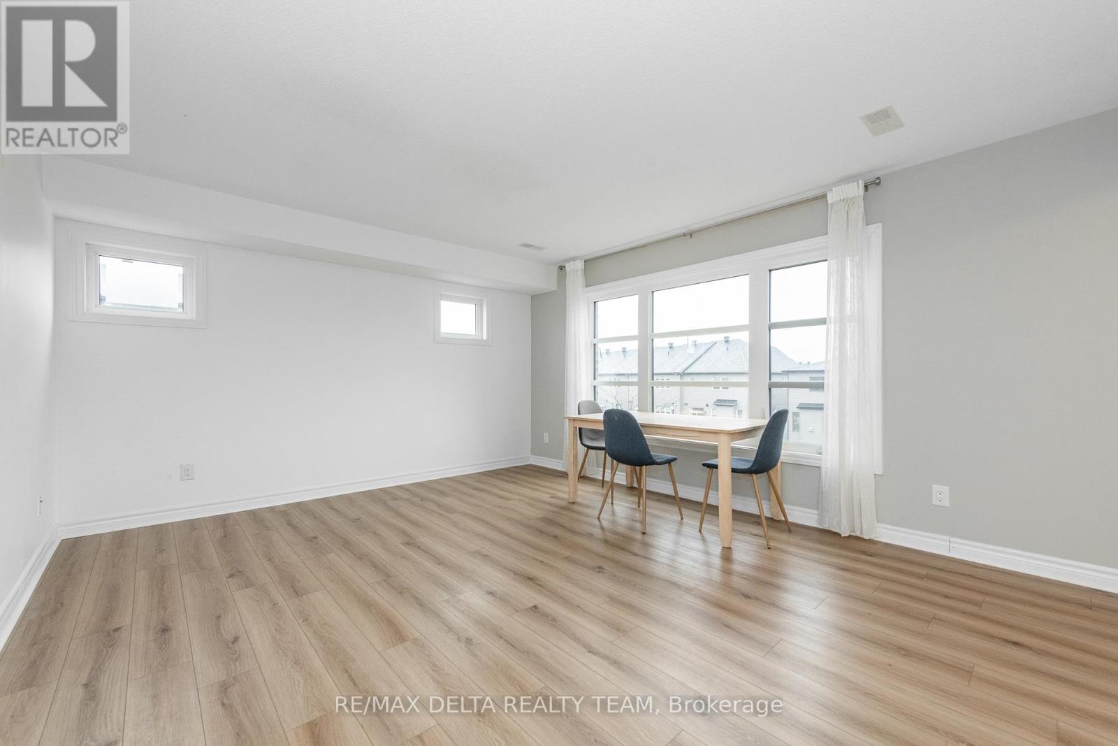 B - 300 Des Tilleuls Private, Ottawa, Ontario  K4A 1B7 - Photo 12 - X12509298