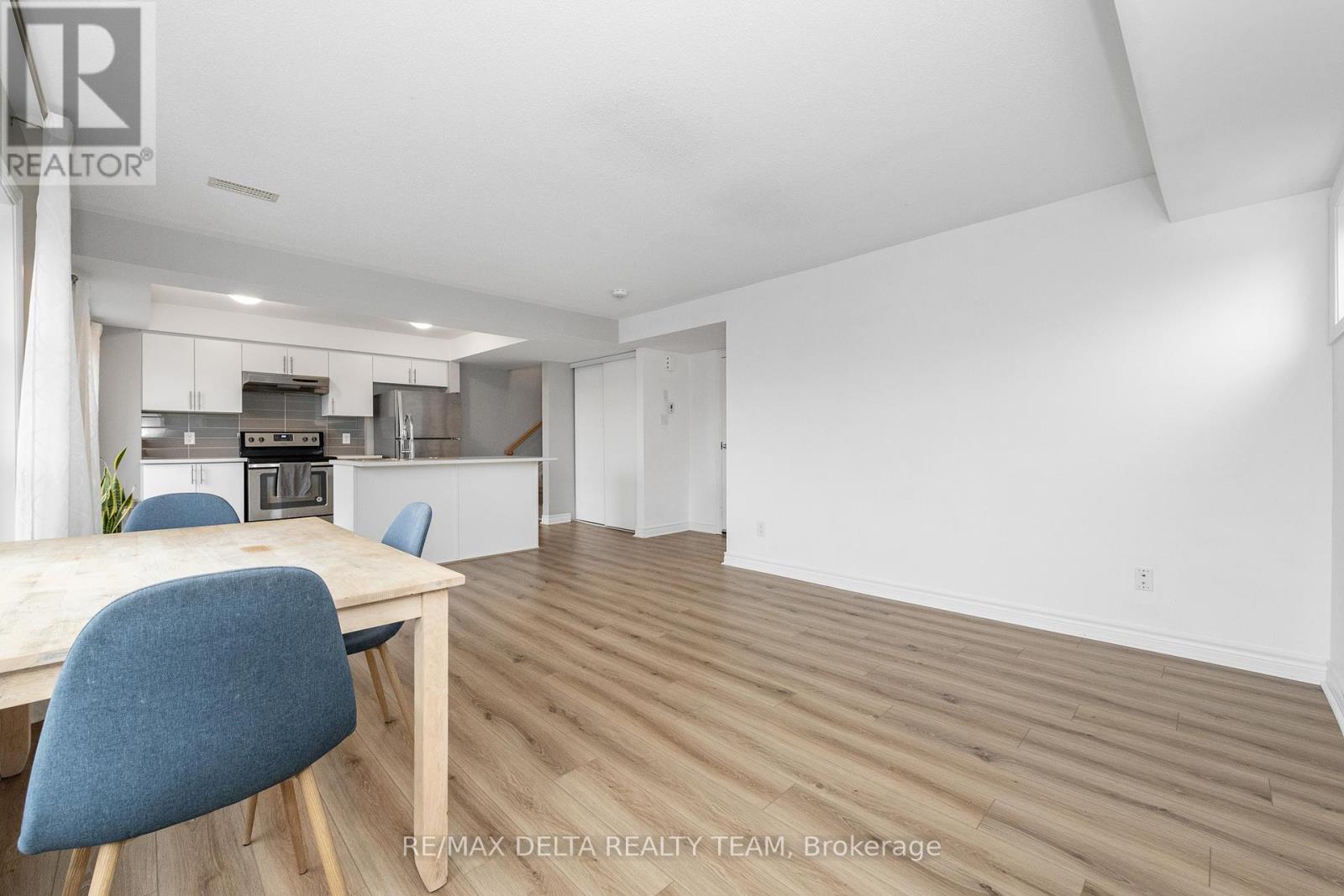 B - 300 Des Tilleuls Private, Ottawa, Ontario  K4A 1B7 - Photo 13 - X12509298