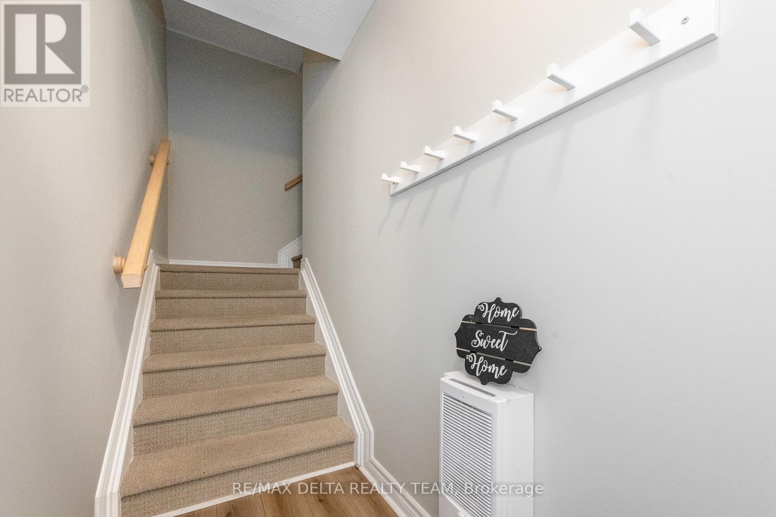 B - 300 Des Tilleuls Private, Ottawa, Ontario  K4A 1B7 - Photo 4 - X12509298