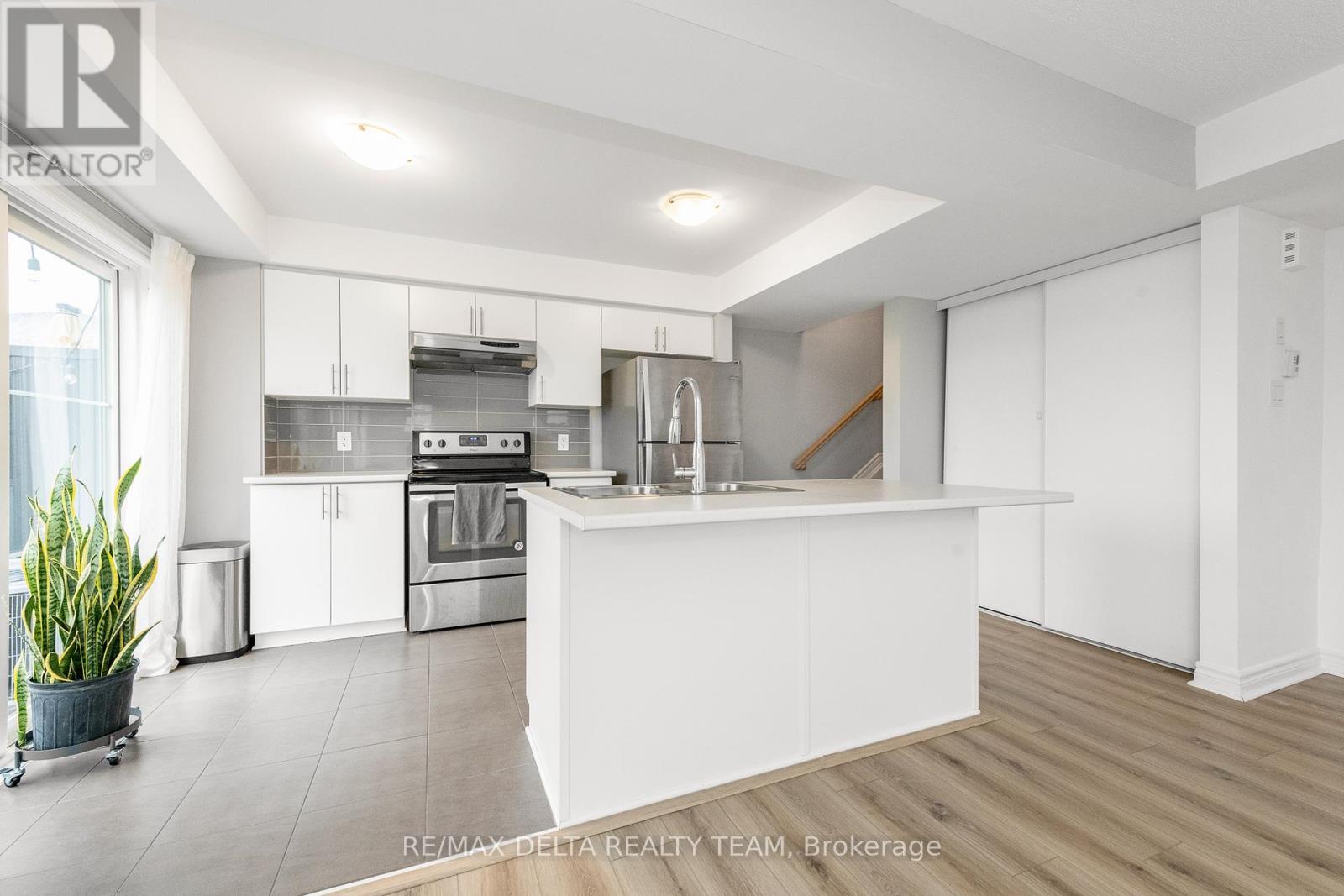 B - 300 Des Tilleuls Private, Ottawa, Ontario  K4A 1B7 - Photo 7 - X12509298