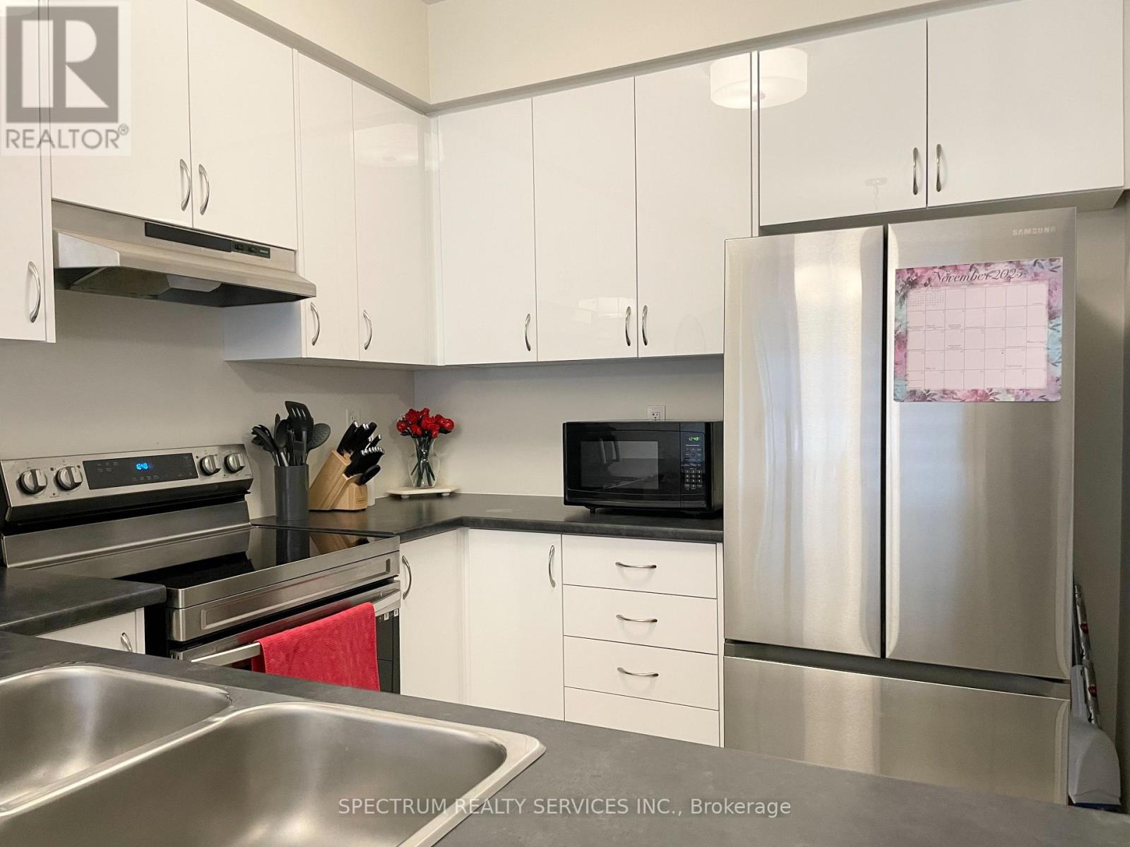 5 Poole Street, Brantford, Ontario  N3V 0B2 - Photo 2 - X12502672