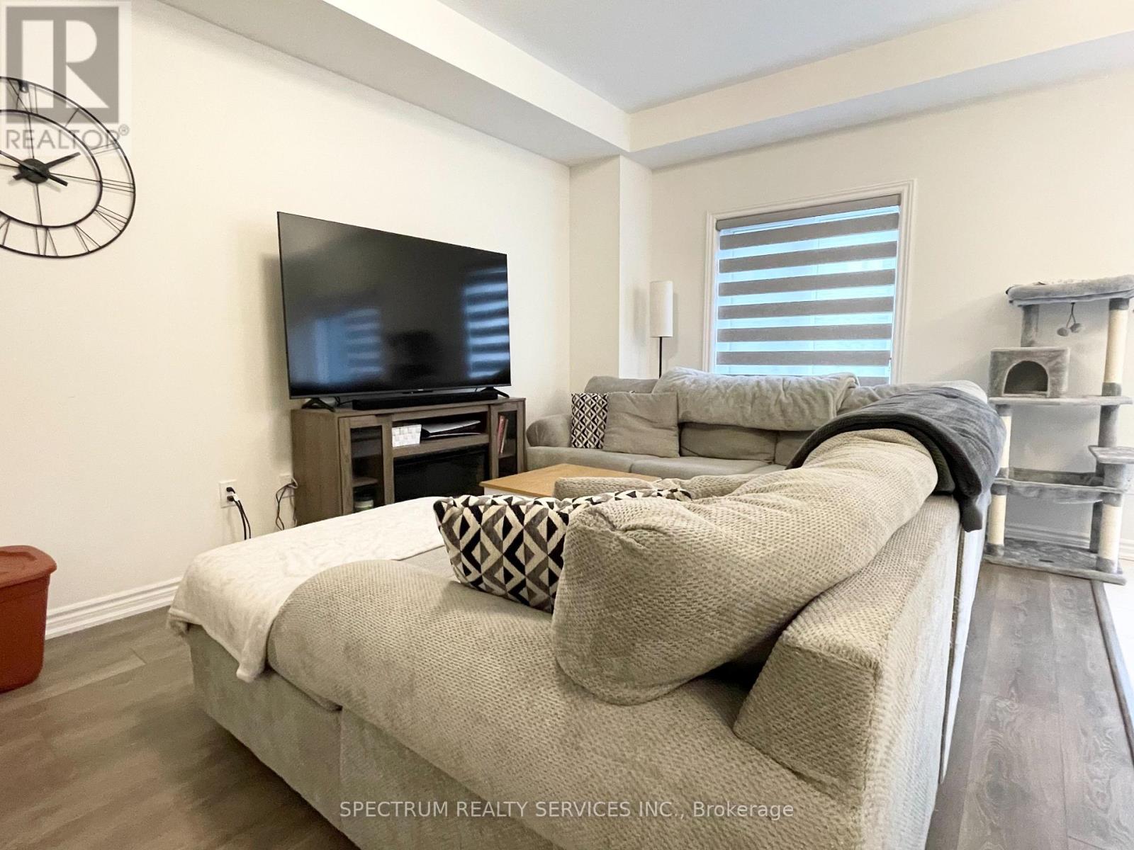 5 Poole Street, Brantford, Ontario  N3V 0B2 - Photo 7 - X12502672