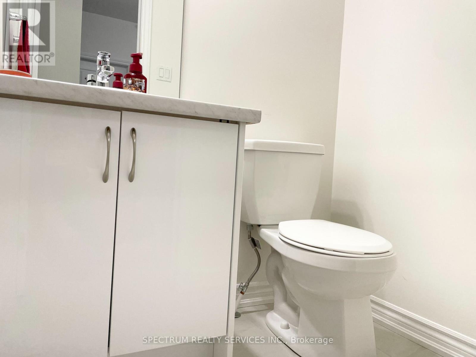 5 Poole Street, Brantford, Ontario  N3V 0B2 - Photo 8 - X12502672