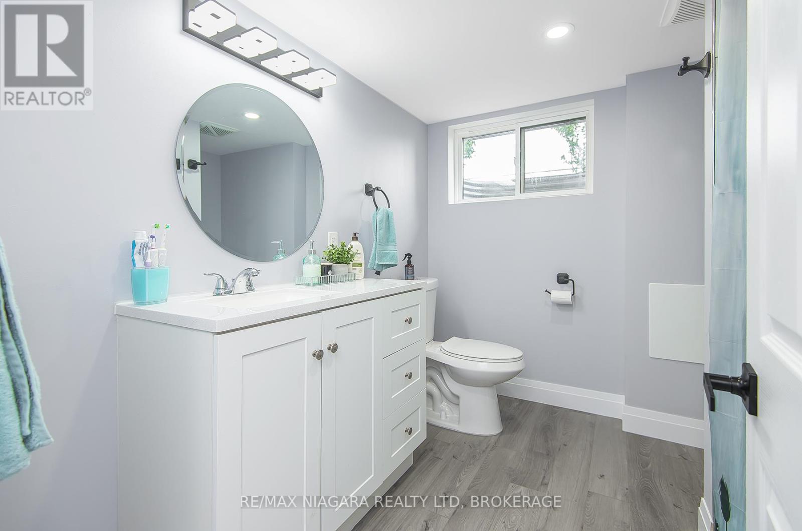 574 Broadway Street, Welland, Ontario  L3C 5M5 - Photo 3 - X12509398