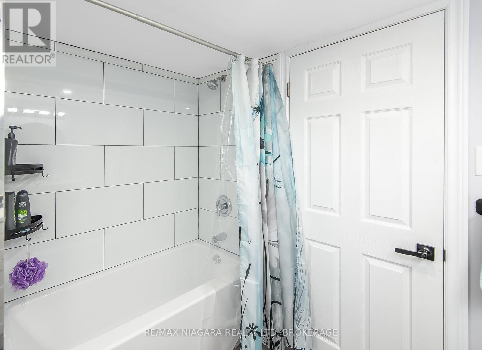 574 Broadway Street, Welland, Ontario  L3C 5M5 - Photo 4 - X12509398