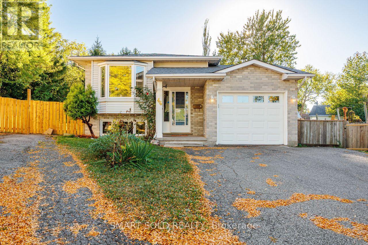 44 Hemlock Street, St. Catharines, Ontario  L2T 4B7 - Photo 1 - X12509006