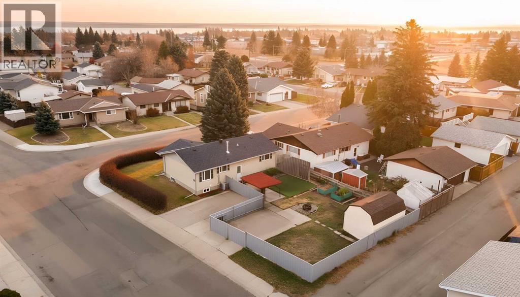 138 Greenview Close N, Lethbridge, Alberta  T1H 4K8 - Photo 2 - A2267988