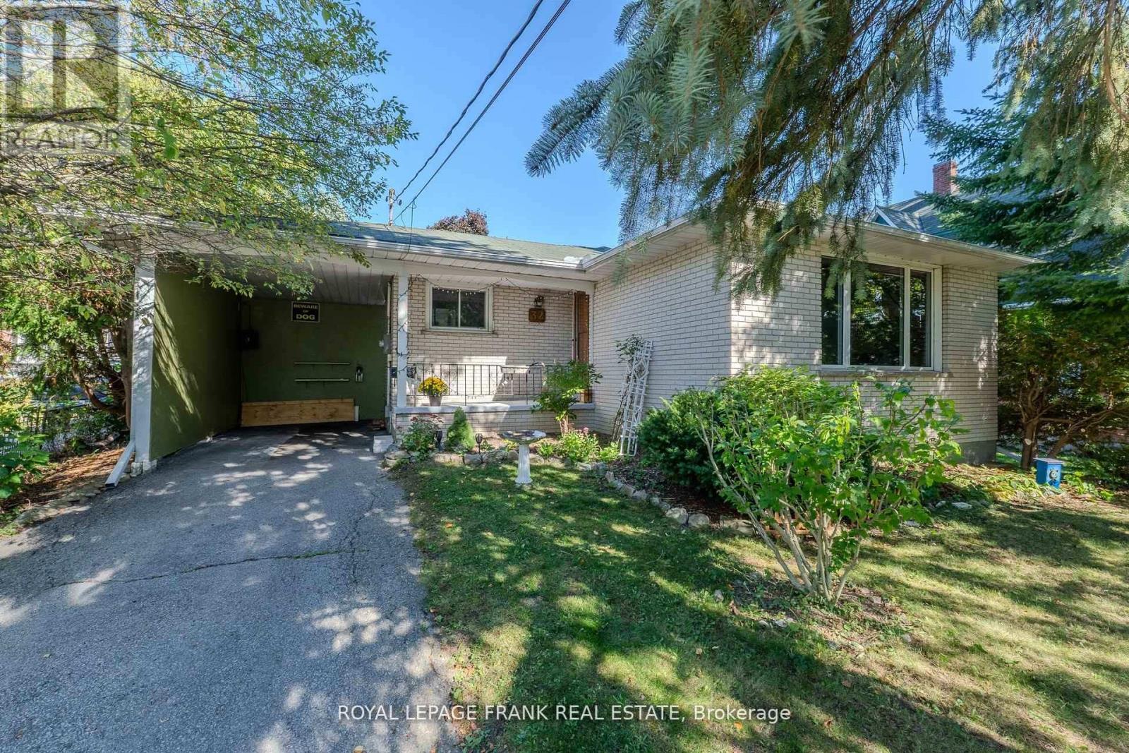 32 MELBOURNE STREET E, Kawartha Lakes, Ontario